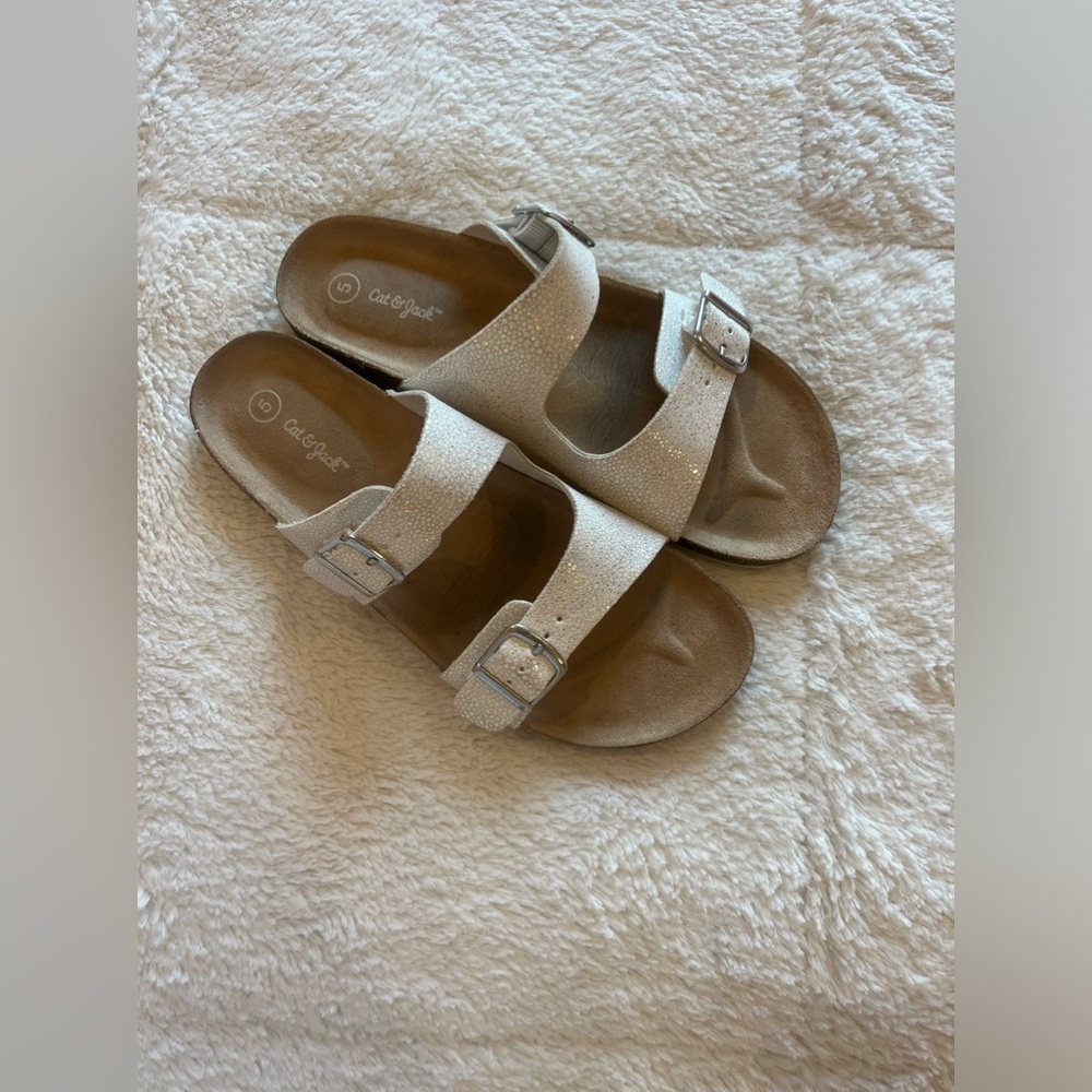 Girls sandals 🩴!